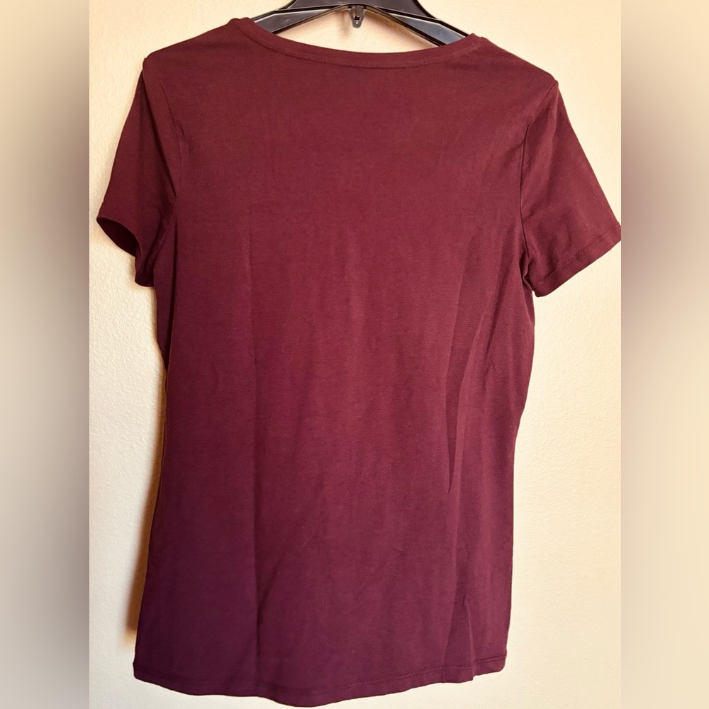 Amazon Essentials Women’s V Neck Burgundy Tee Cotton Blend‎ Size L, Super SOFT - Picture 2 of 6